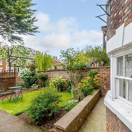 The Bolthole * Whitby